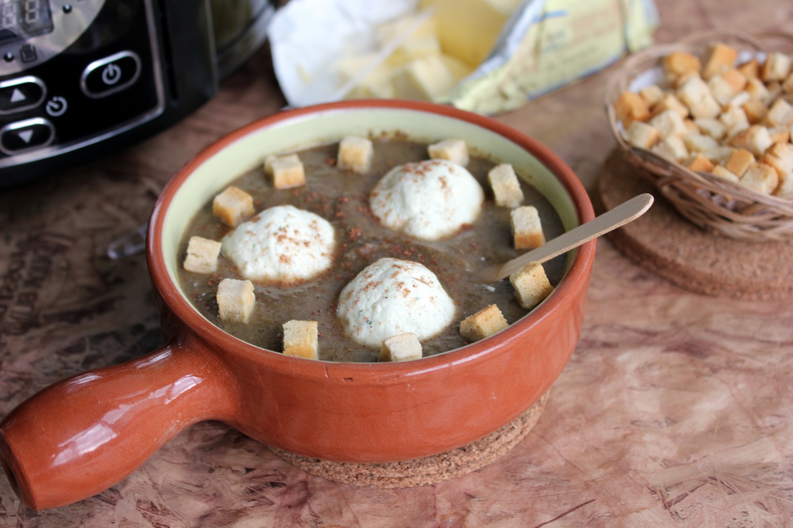 Supa crema de ciuperci brune