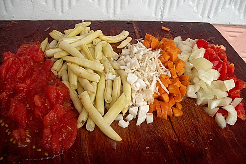 Ciorba de perisoare din pasare, acrita cu corcoduse