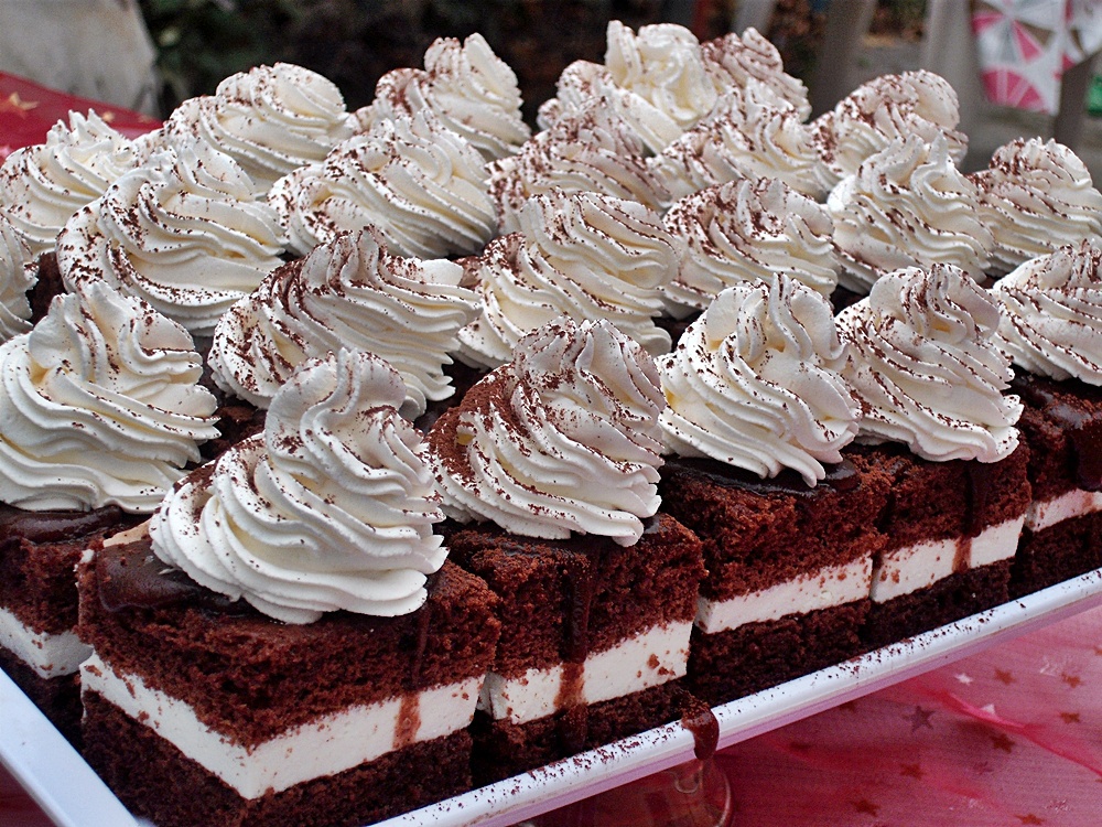 Prajitura Boema cu crema fina de branzica