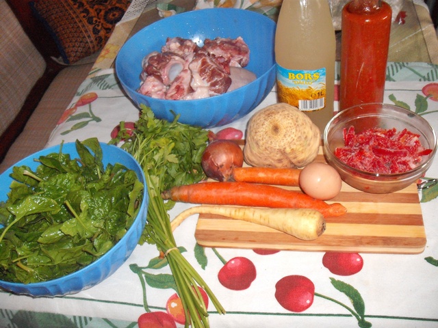 Ciorba de oase de porc ,cu stevie verde