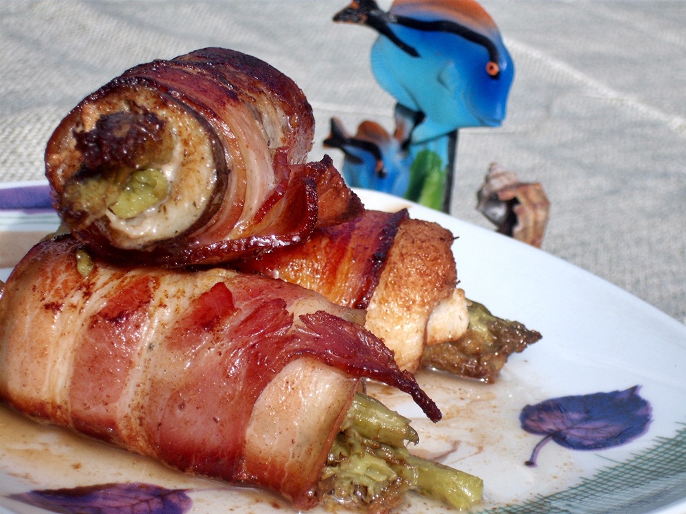 Rulouri din somotei cu sparanghel si bacon
