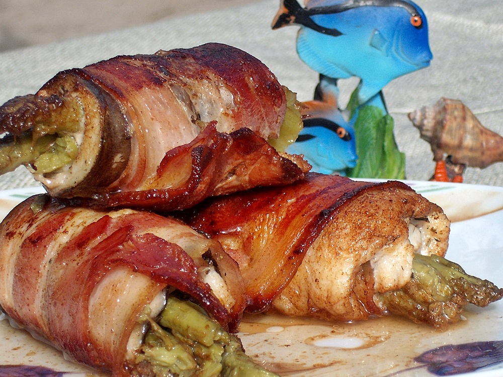 Rulouri din somotei cu sparanghel si bacon