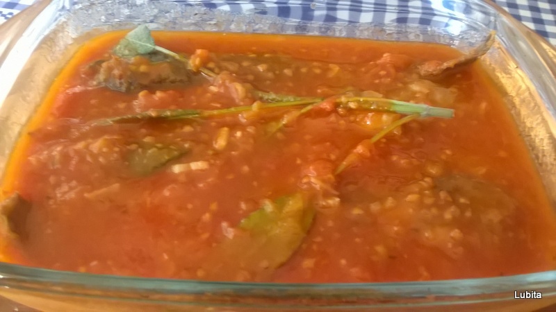 Guvizi in sos de rosii