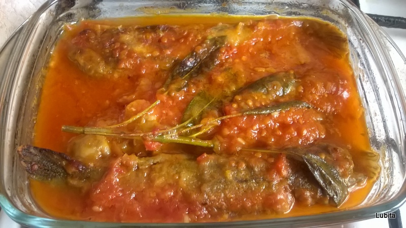 Guvizi in sos de rosii