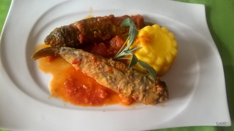 Guvizi in sos de rosii