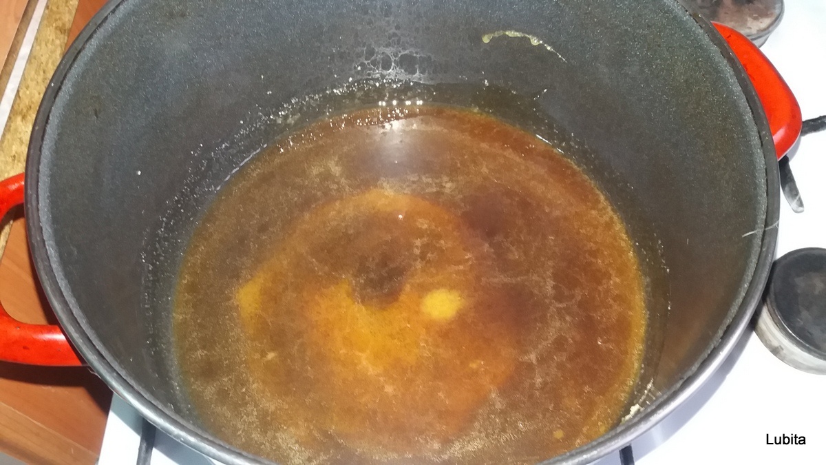 Tort de mere cu crema de zahar ars