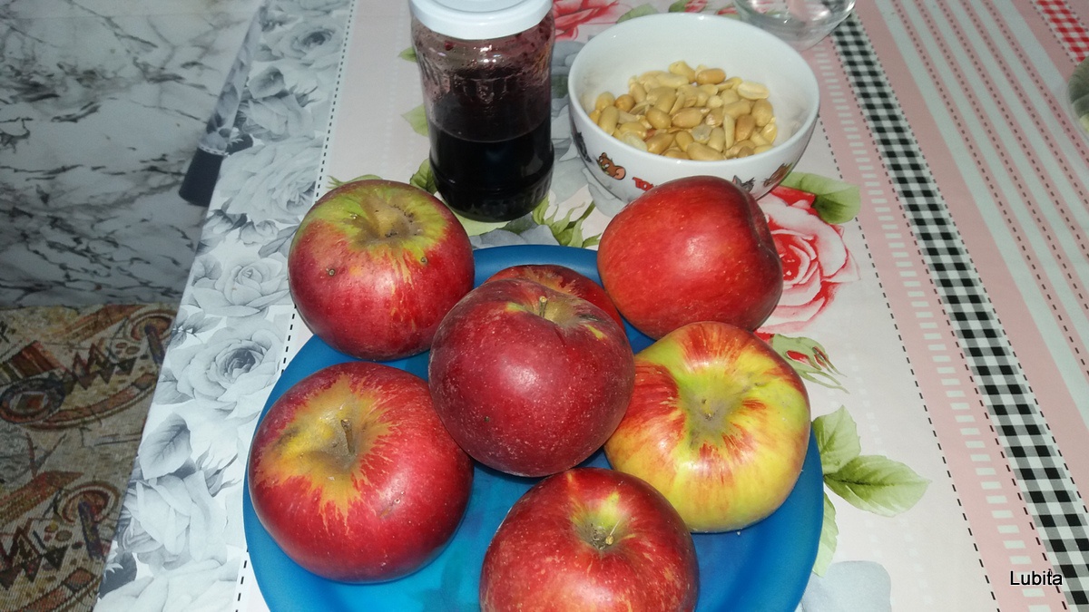 Tort de mere cu crema de zahar ars