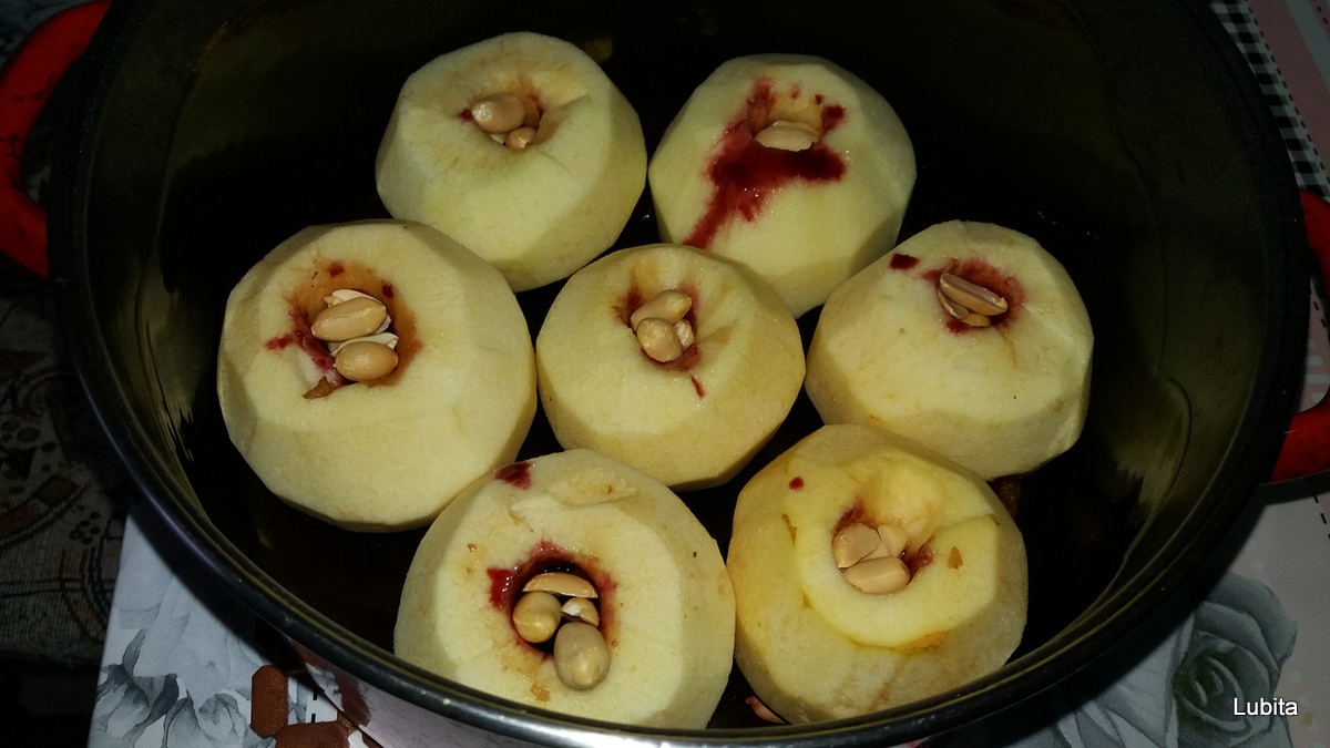 Tort de mere cu crema de zahar ars