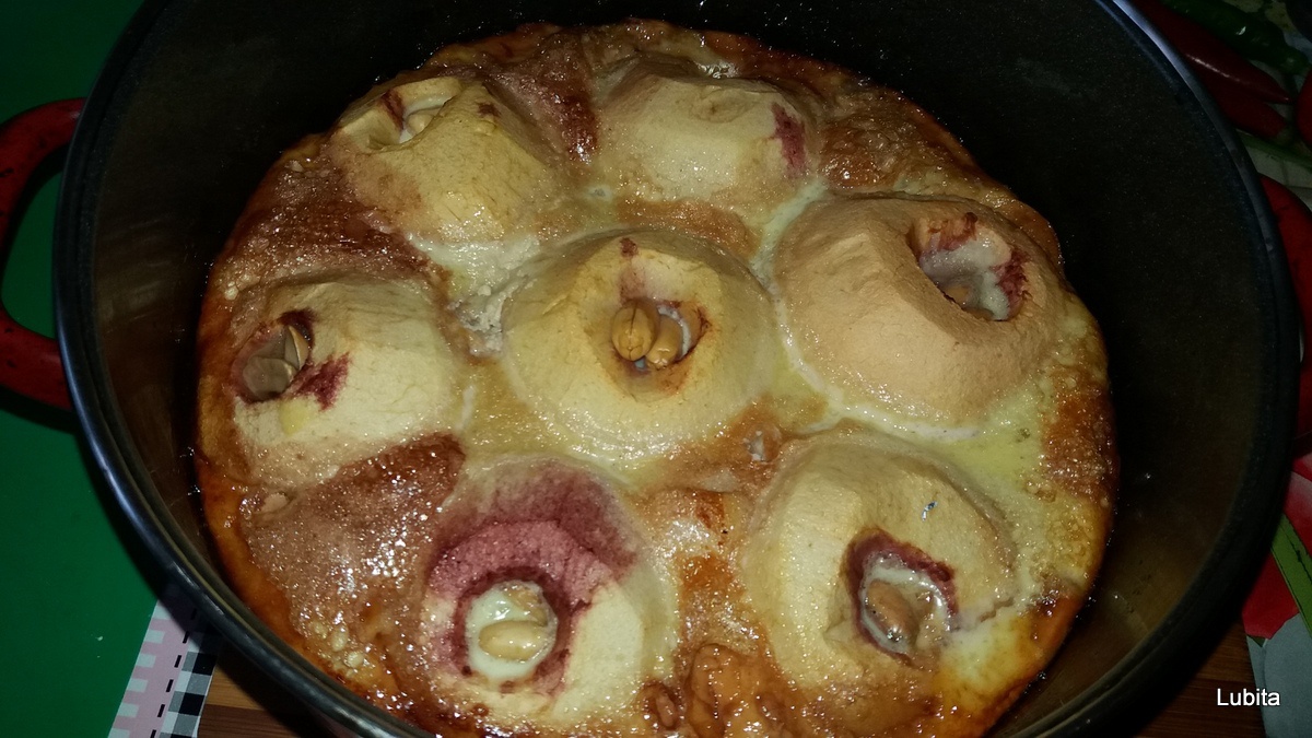 Tort de mere cu crema de zahar ars