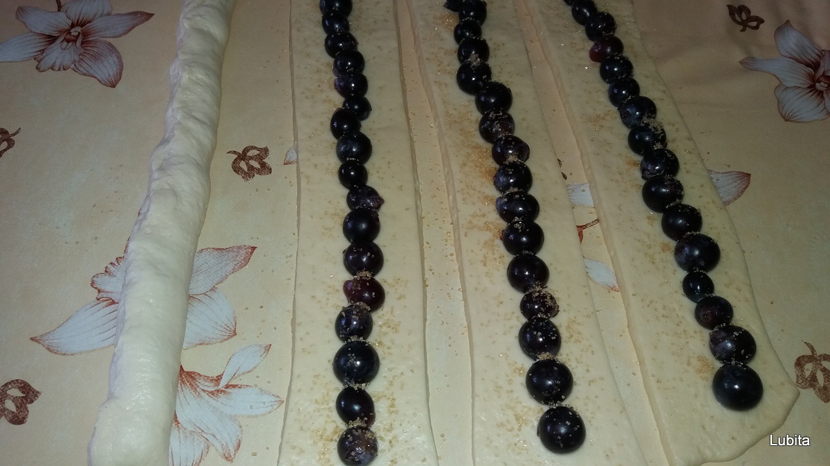 Placinta rustica cu struguri