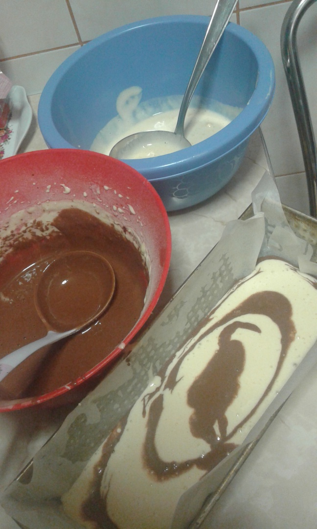 Briose pufoase cu nuca,ciocolata si frisca si chec pufos