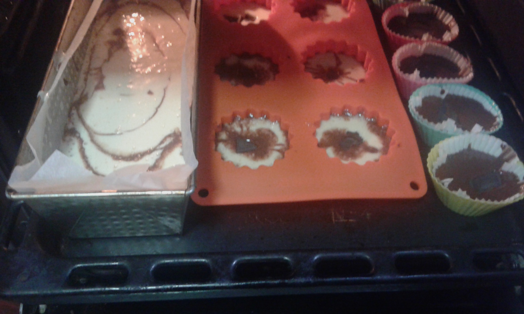 Briose pufoase cu nuca,ciocolata si frisca si chec pufos