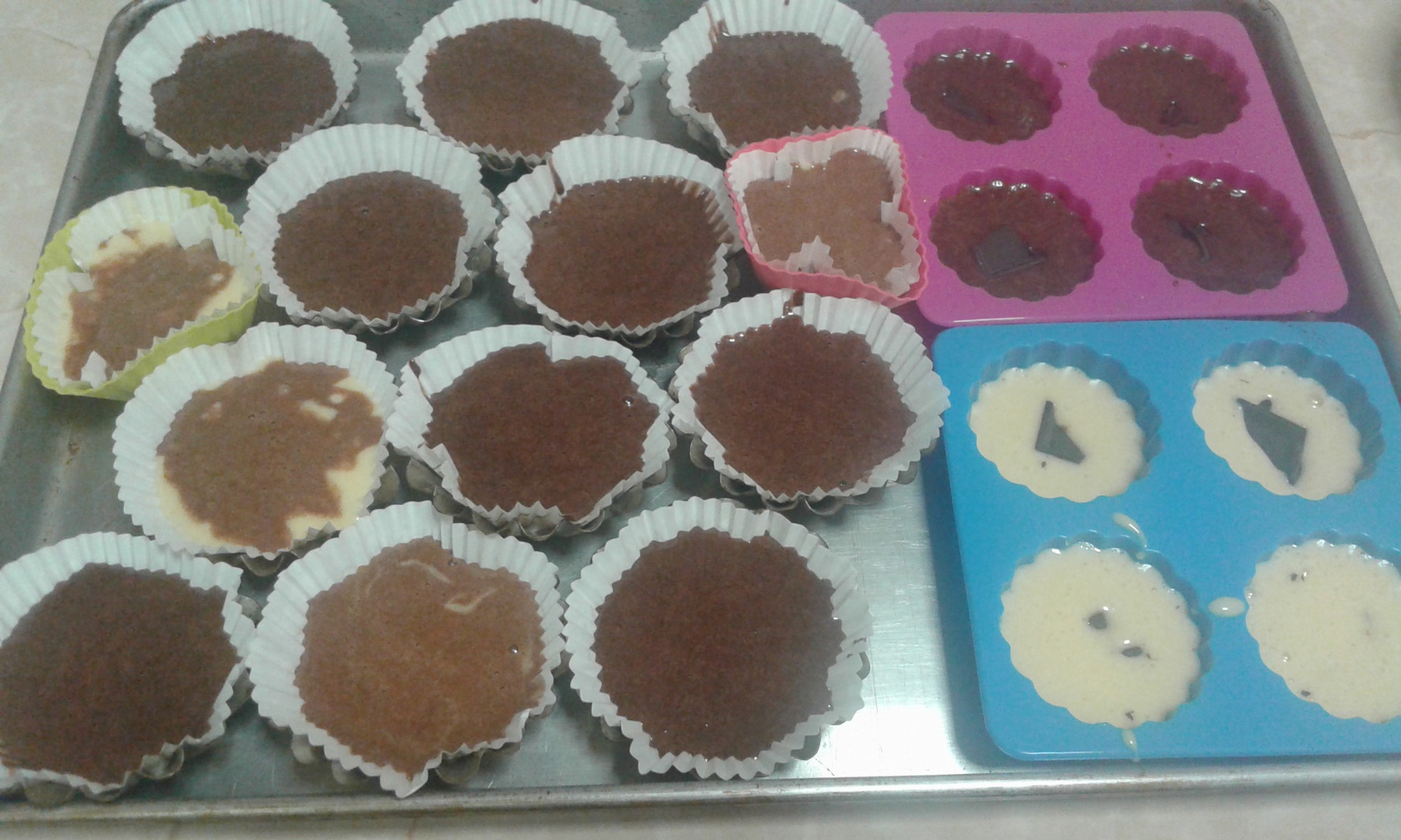 Briose pufoase cu nuca,ciocolata si frisca si chec pufos