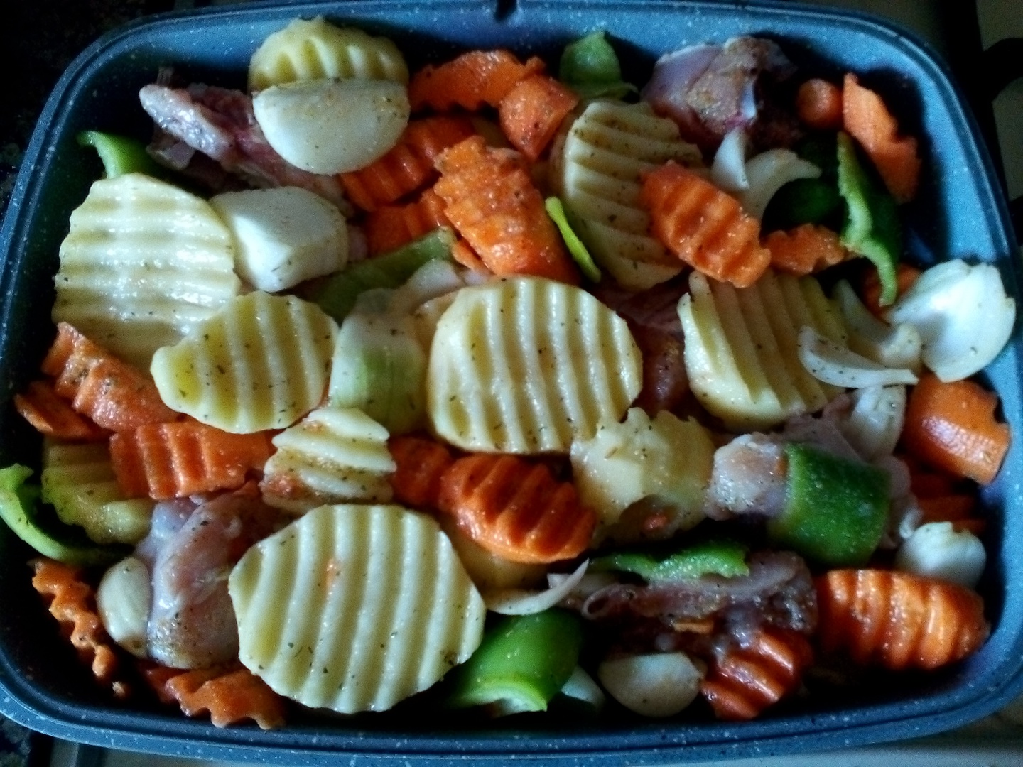 Piept de pui cu legume la gratar (in tava grill pe aragaz)