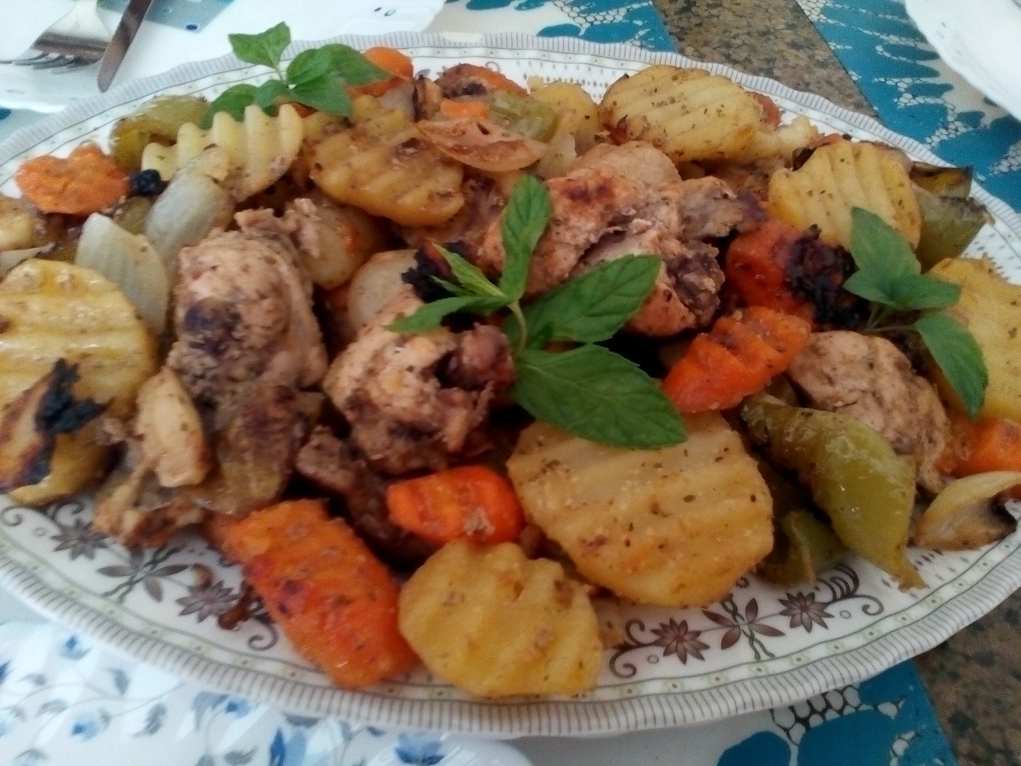 Piept de pui cu legume la gratar (in tava grill pe aragaz)