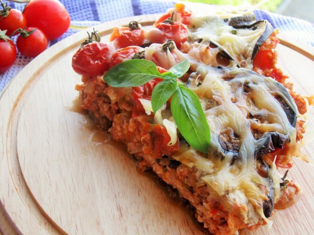 Musaca cu vinete coapte si piept de pui