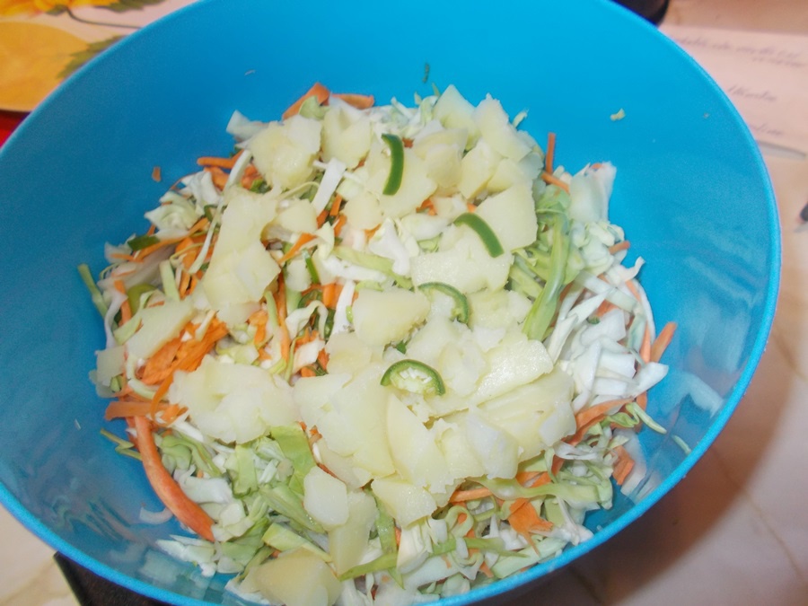 Salata de varza cu morcovi si telina