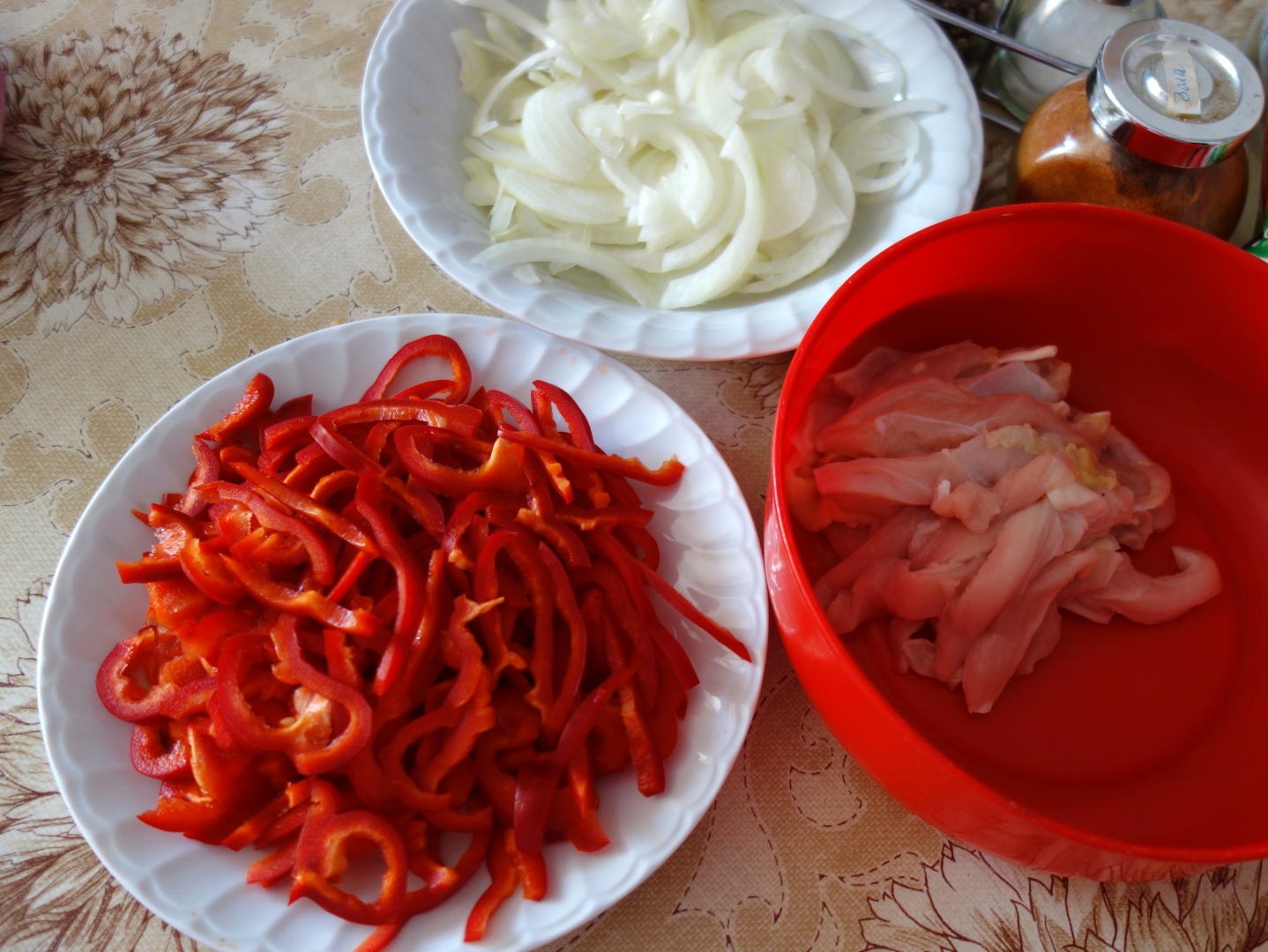 Tocanita de ardei cu piept de pui