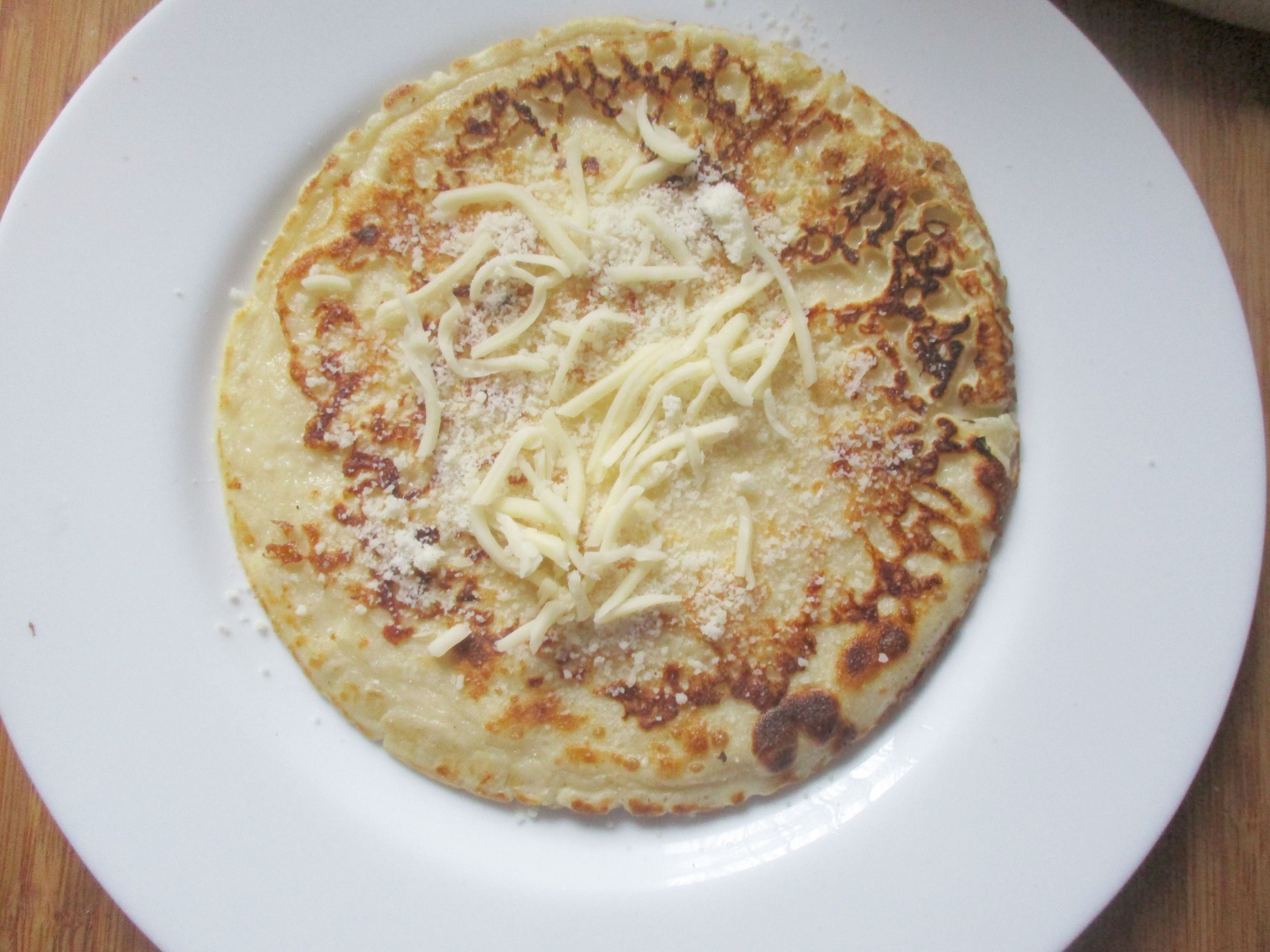 Clatite fine cu cascaval ras si parmezan