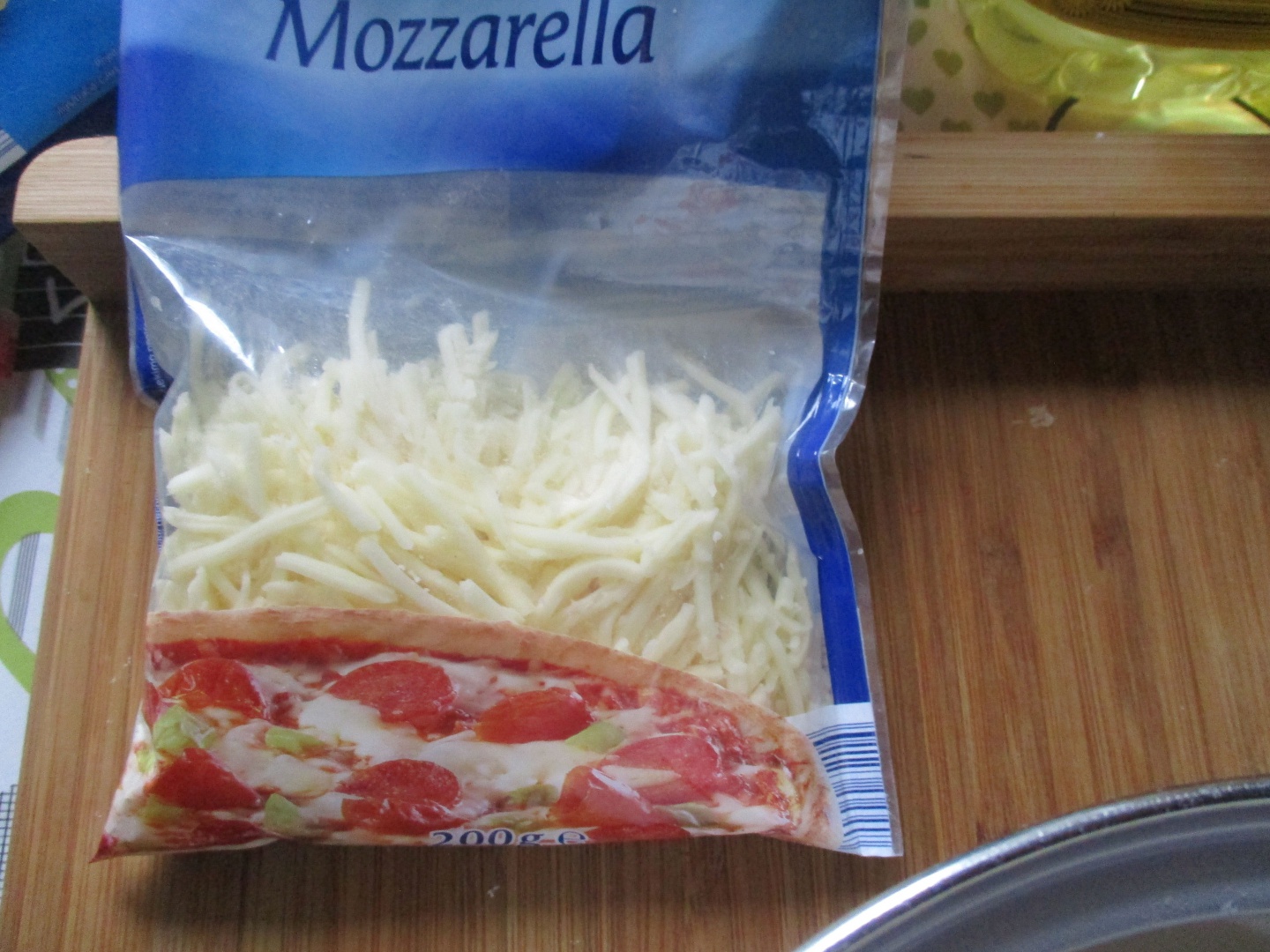 Clatite fine cu cascaval ras si parmezan