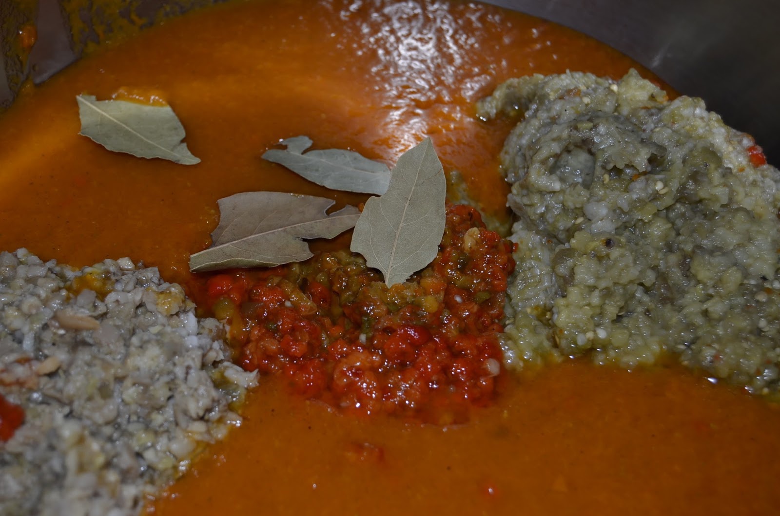 Zacusca cu ardei capia si ciuperci (hulughite)