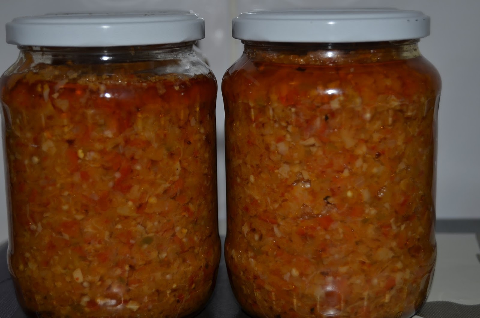 Zacusca cu ardei capia si ciuperci (hulughite)