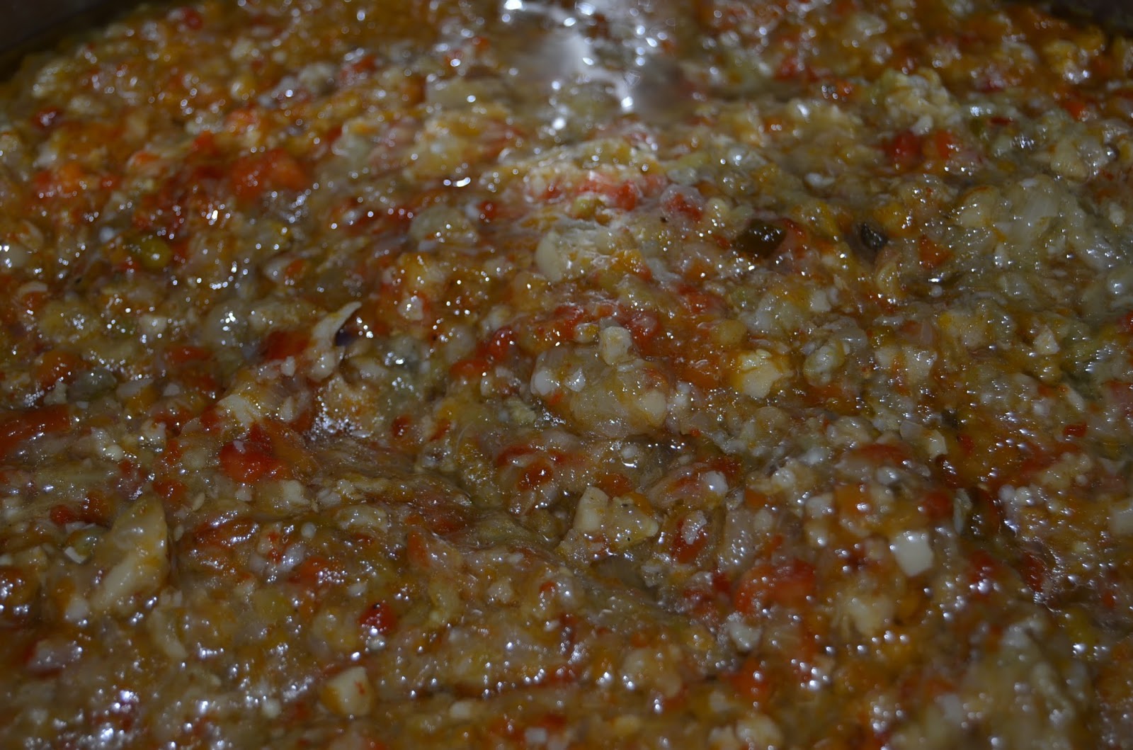 Zacusca cu ardei capia si ciuperci (hulughite)