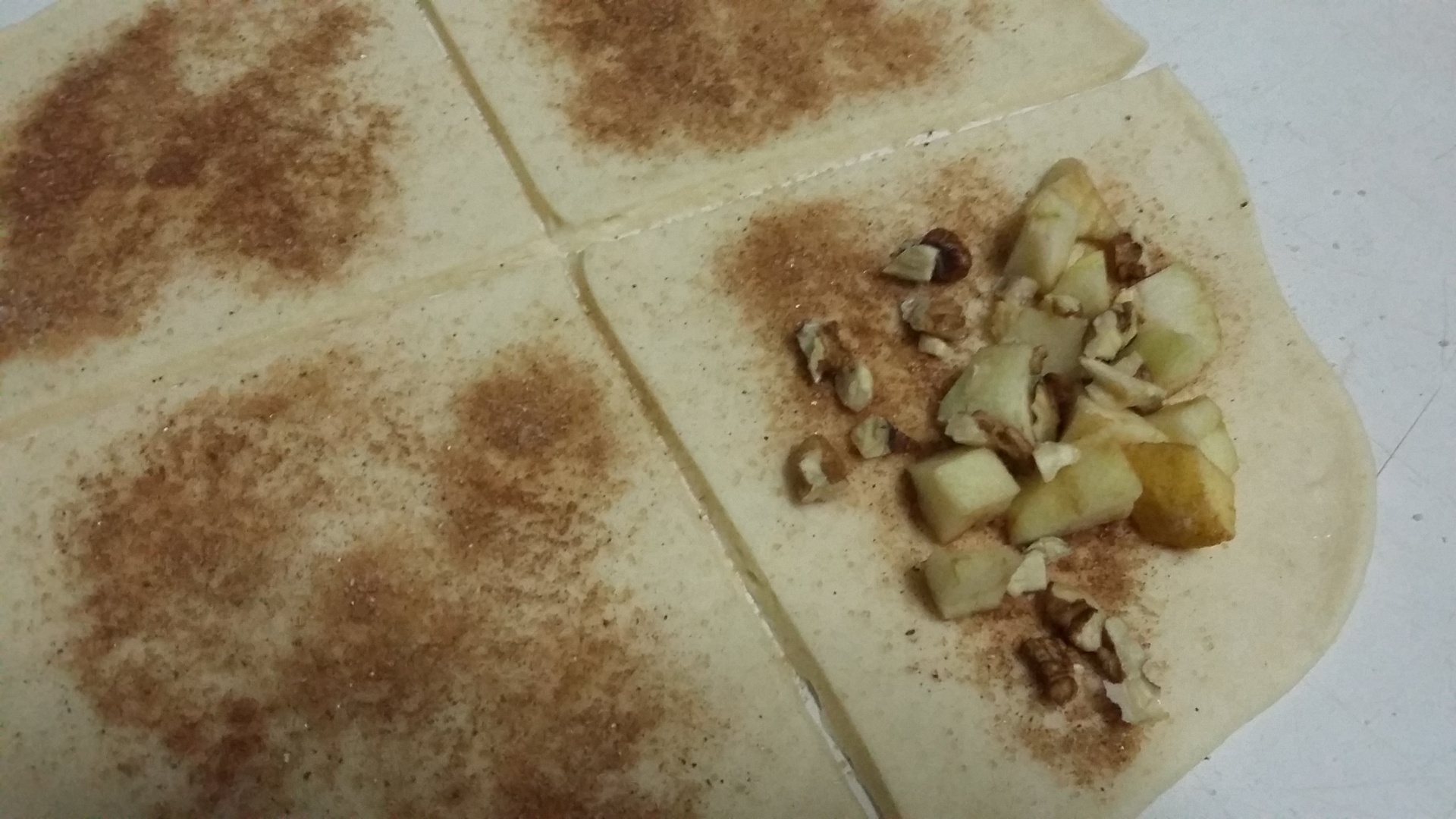 Cornulete cu mere si nuci