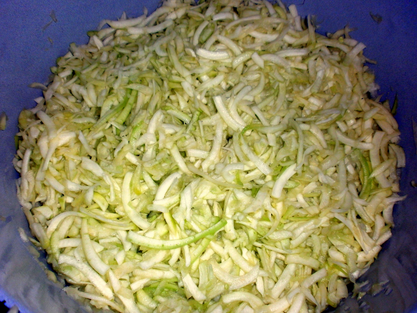 Zacusca de dovlecei pentru iarna. Reteta simpla, economica si delicioasa