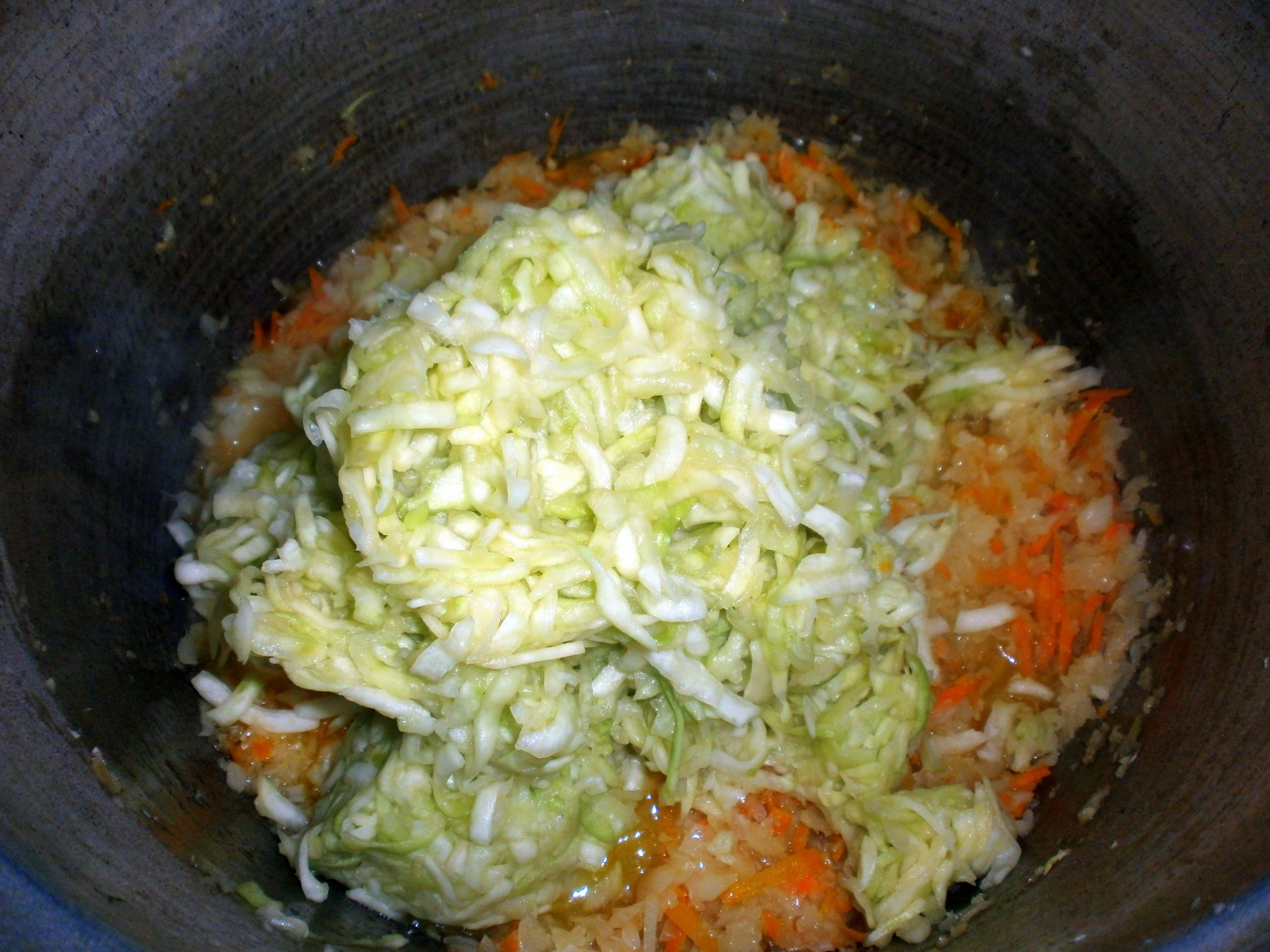 Zacusca de dovlecei pentru iarna. Reteta simpla, economica si delicioasa