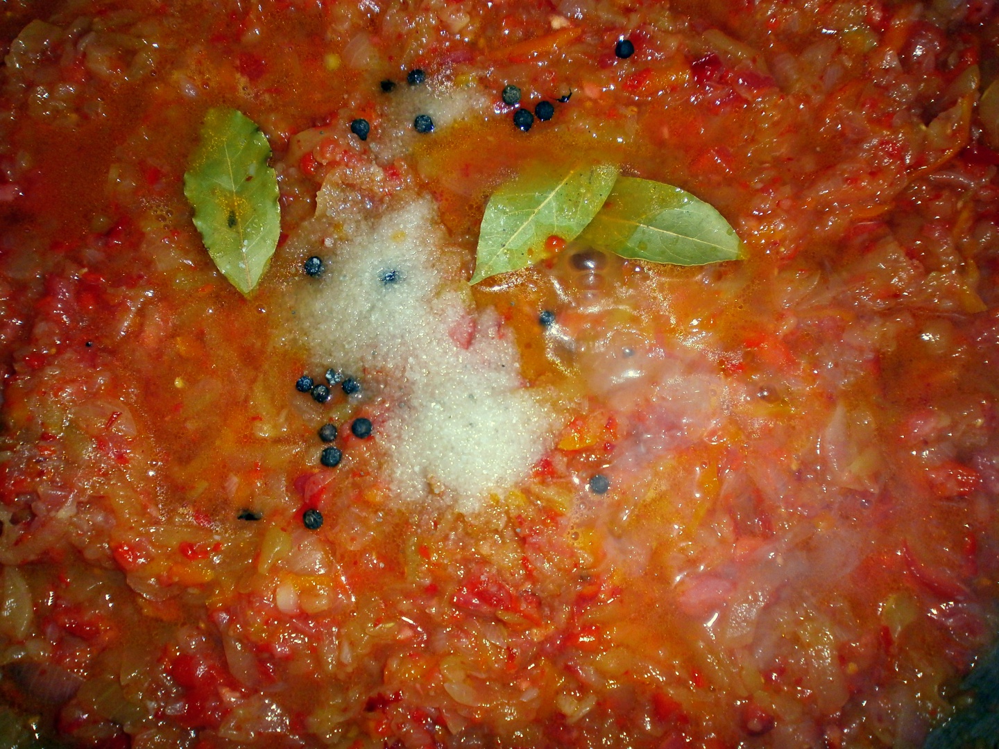 Zacusca de dovlecei pentru iarna. Reteta simpla, economica si delicioasa