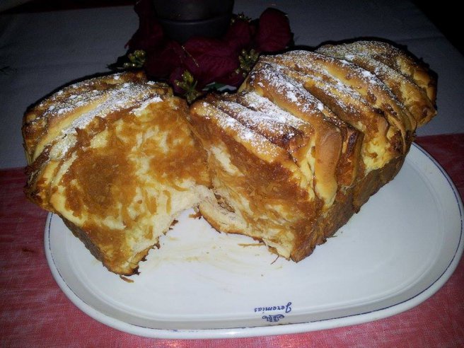 Cozonac evantai cu mere