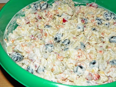 Salata cu legume,nuci si maioneza