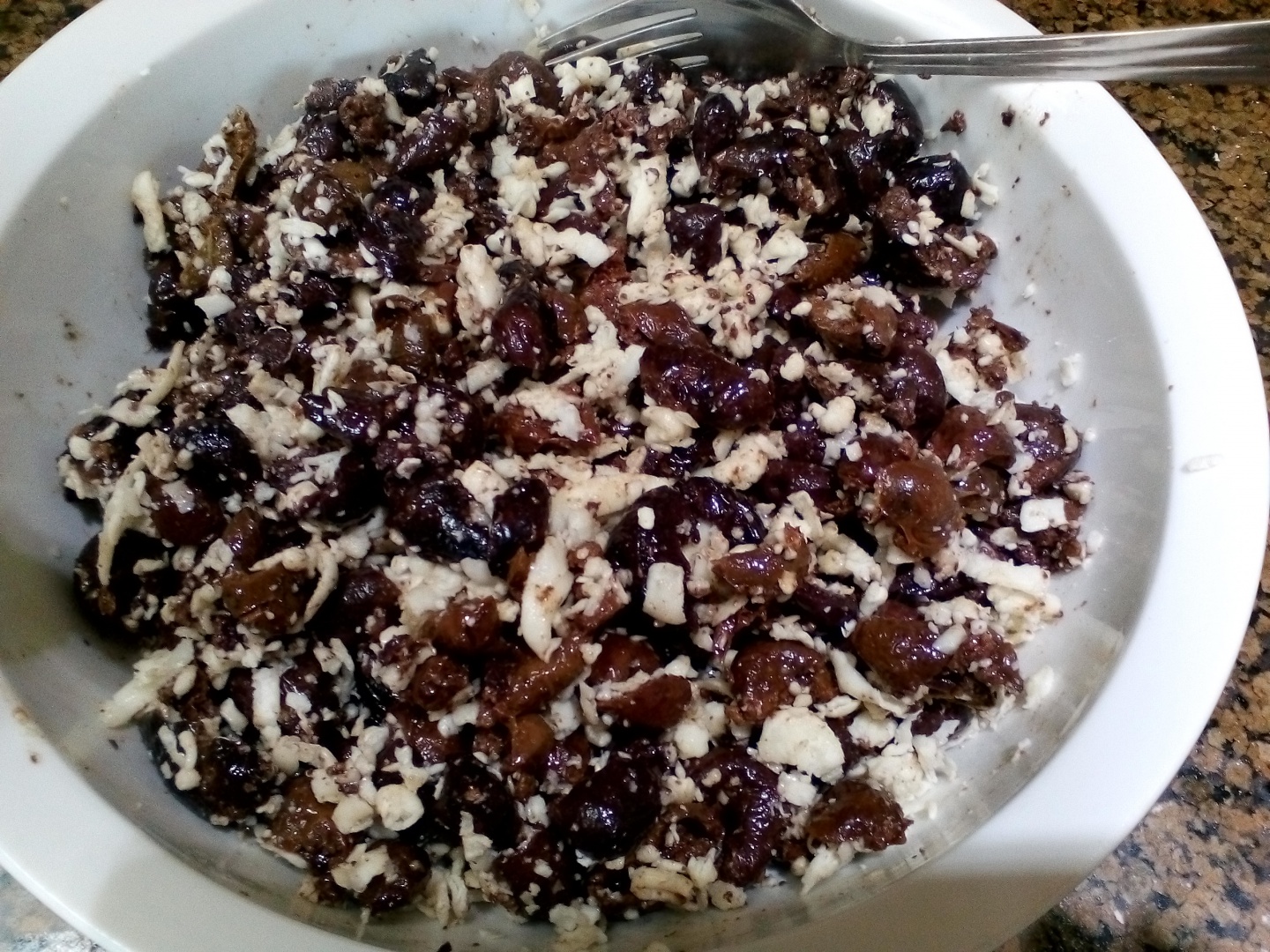 Pateuri cu masline negre si mozzarella