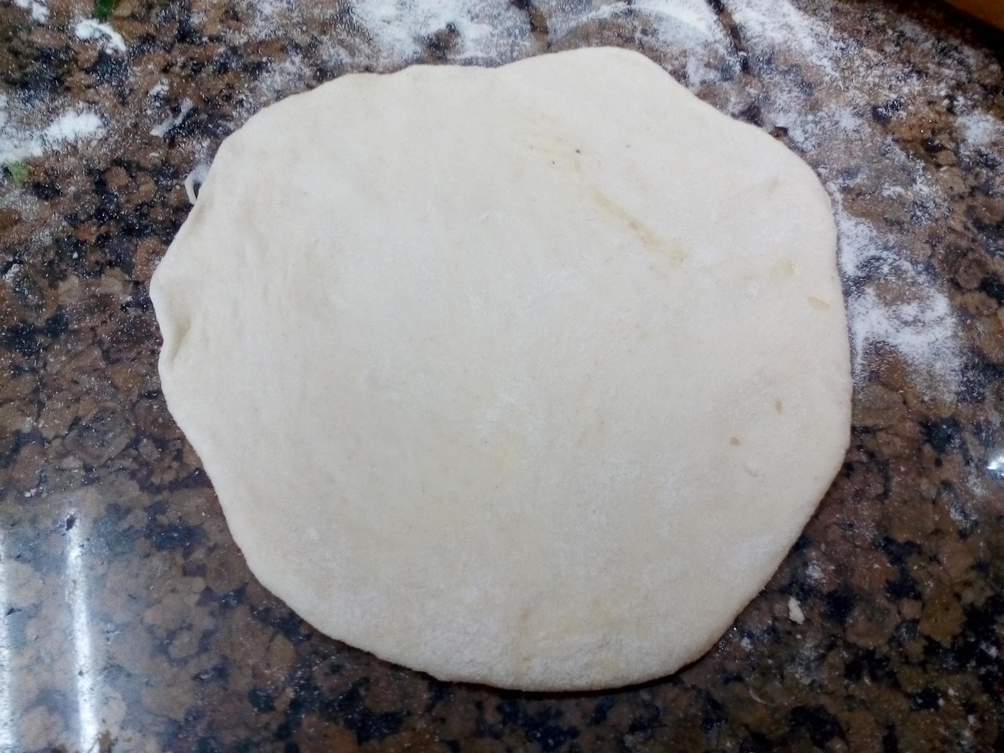 Pateuri cu masline negre si mozzarella