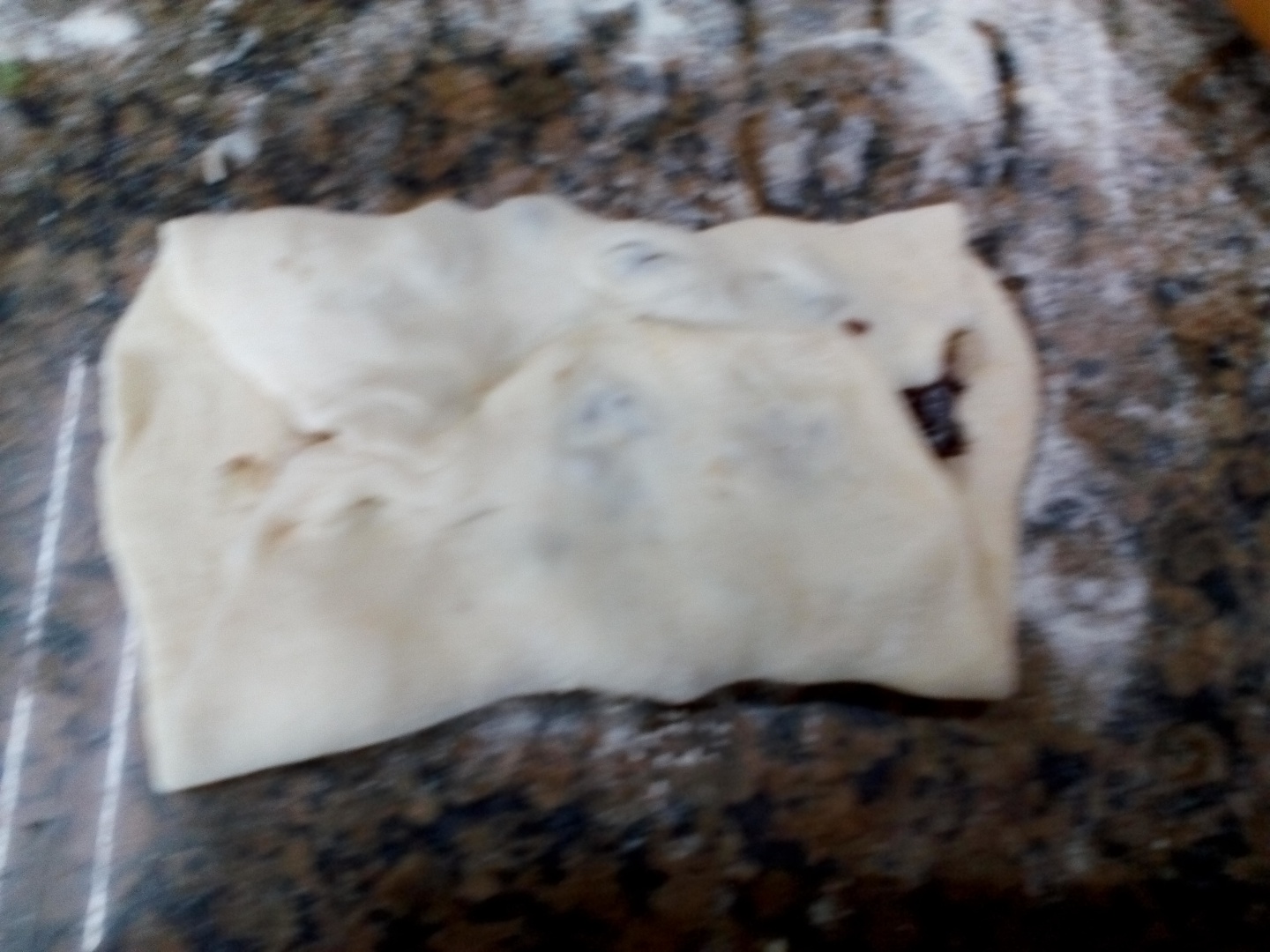 Pateuri cu masline negre si mozzarella