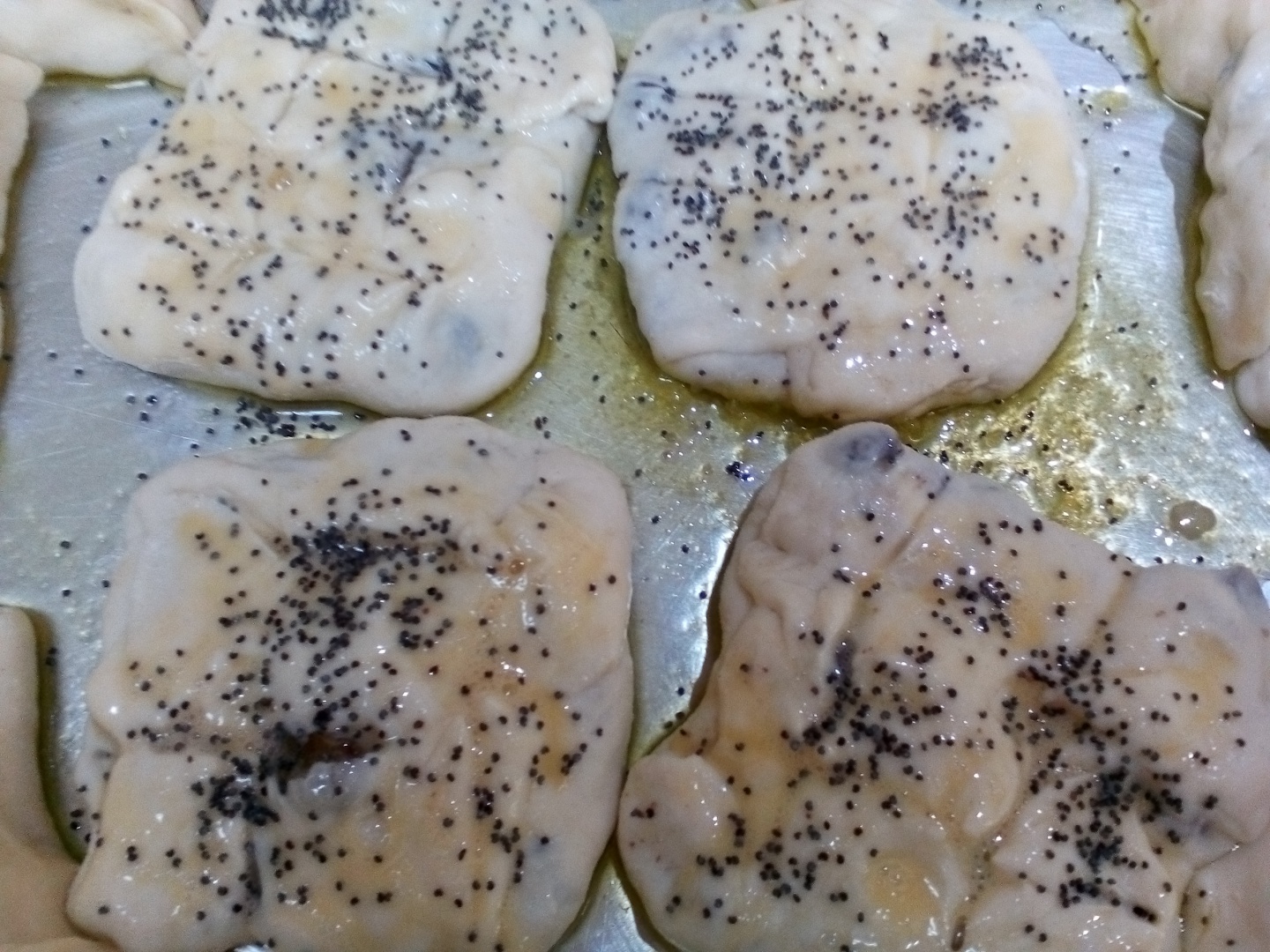 Pateuri cu masline negre si mozzarella