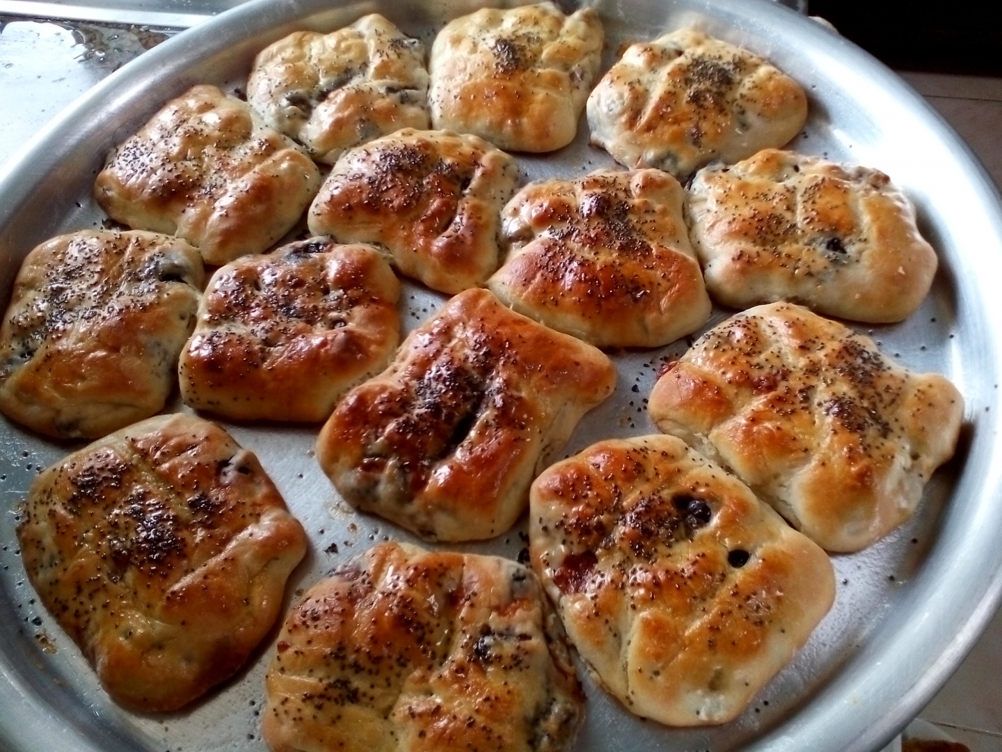 Pateuri cu masline negre si mozzarella