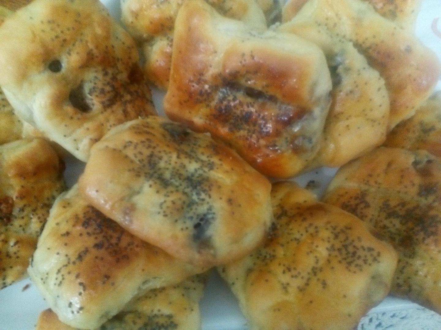 Pateuri cu masline negre si mozzarella