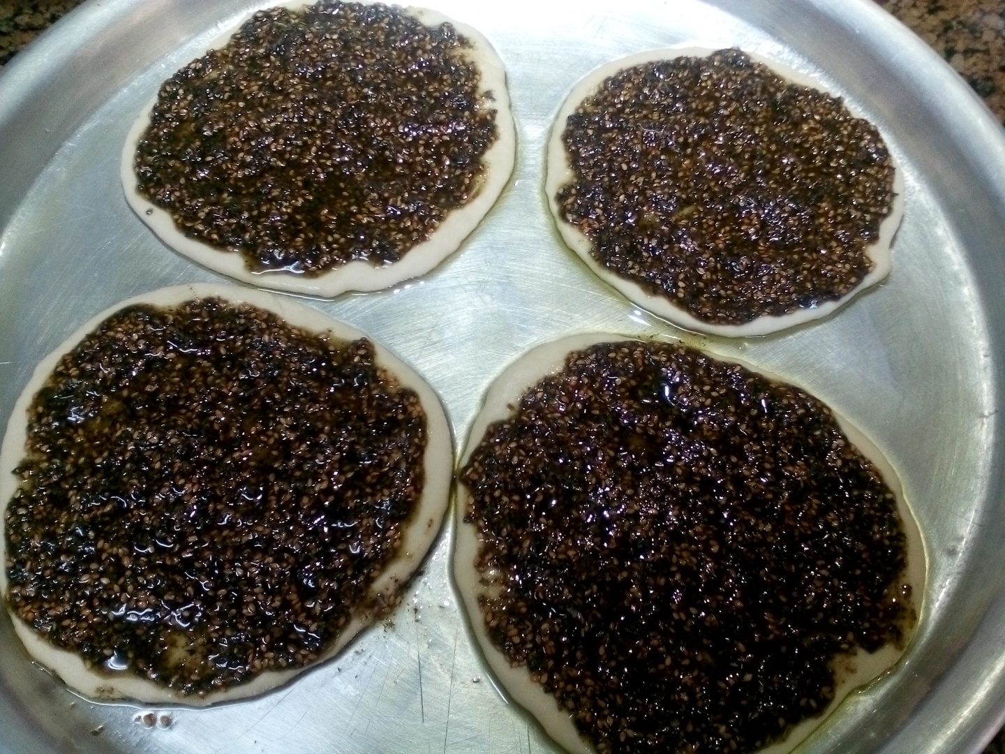 Mic dejun traditional - Manakish - zaatar