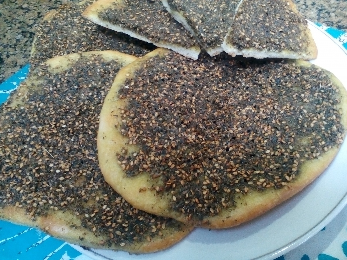 Mic dejun traditional - Manakish - zaatar