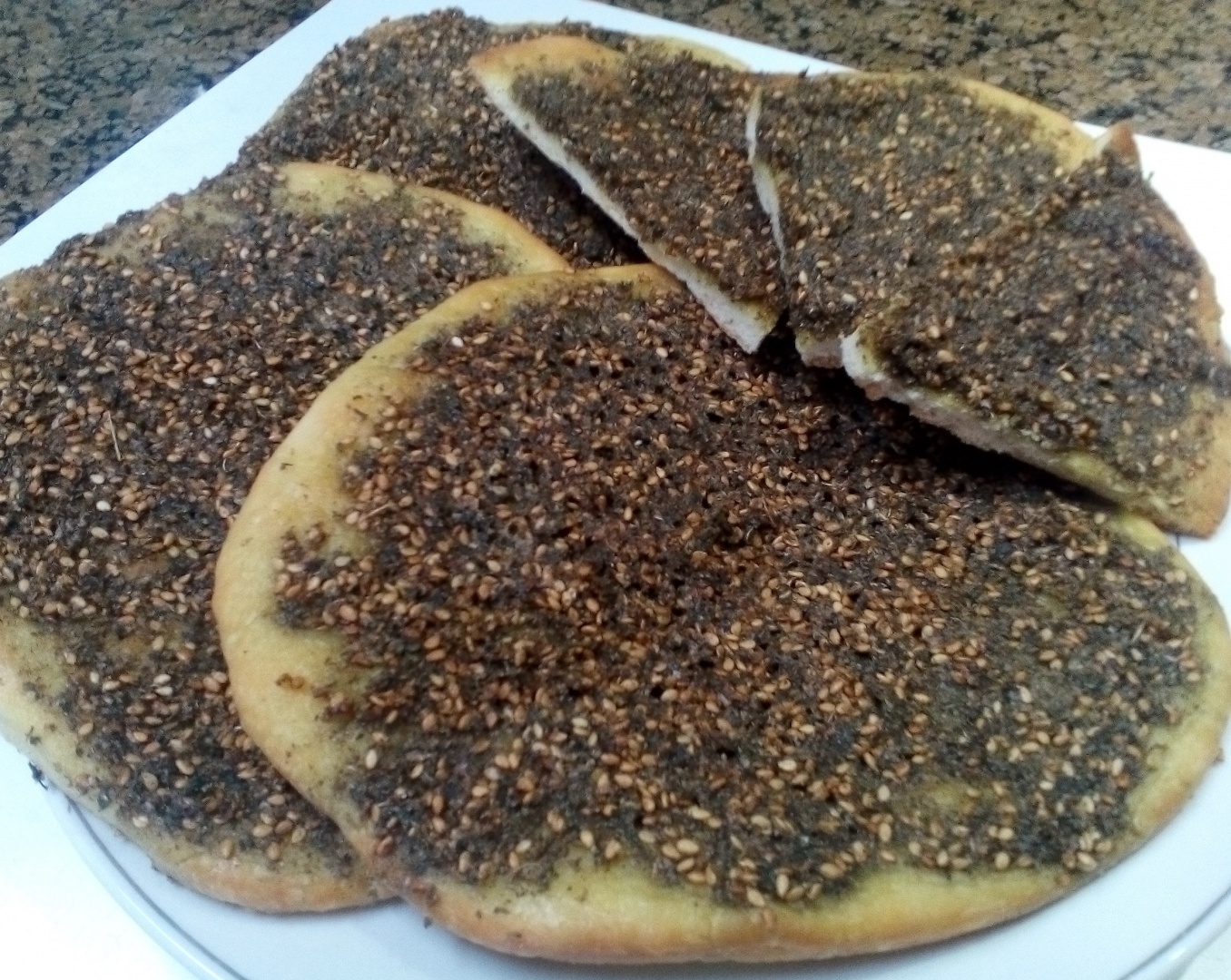 Mic dejun traditional - Manakish - zaatar