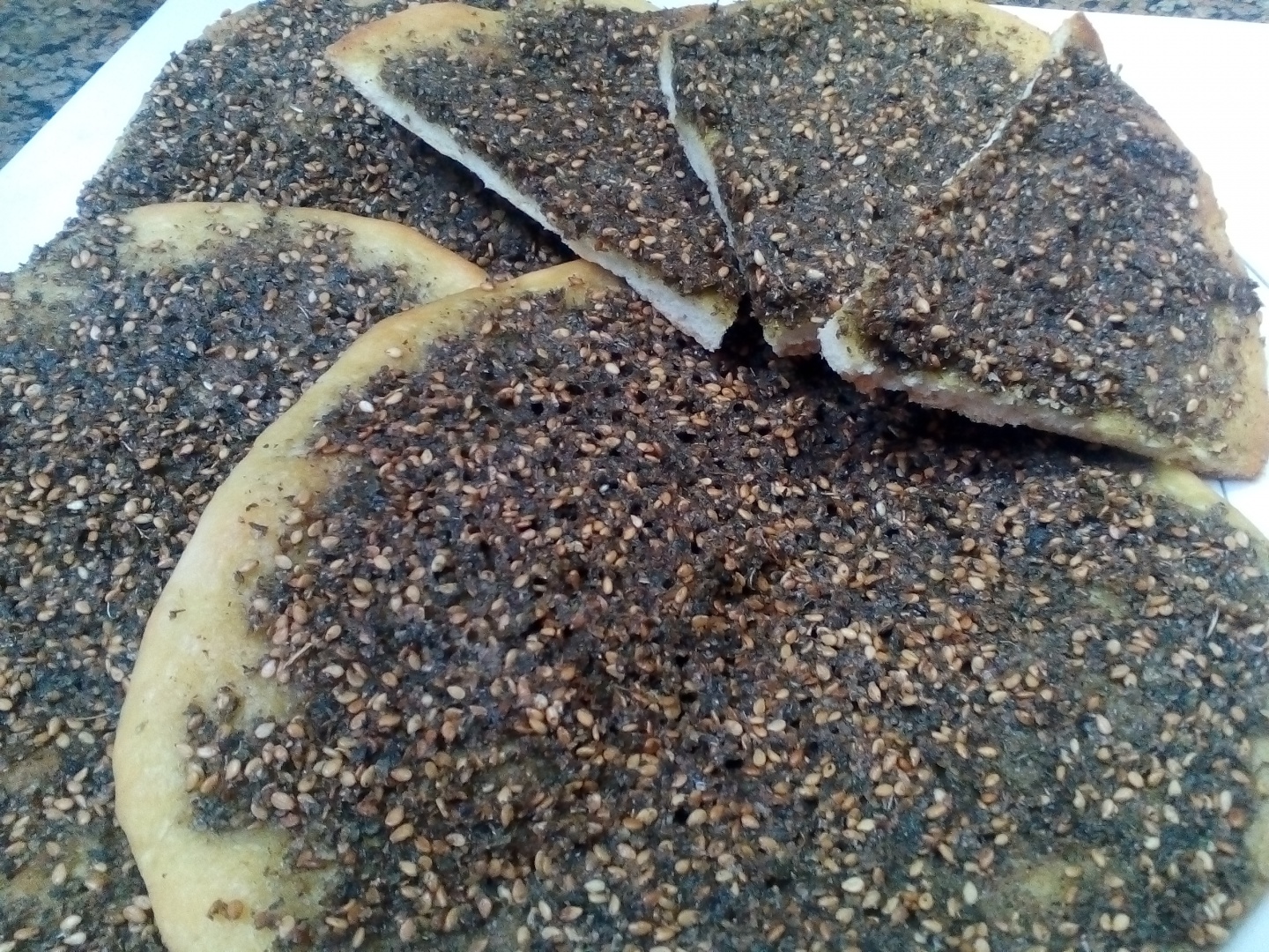Mic dejun traditional - Manakish - zaatar
