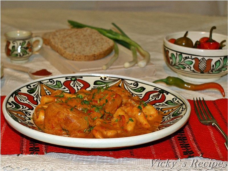 Papricas de pui cu galuste de faina