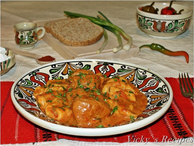 Papricas de pui cu galuste de faina