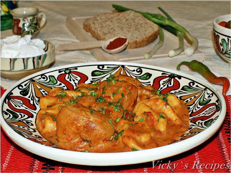 Papricas de pui cu galuste de faina