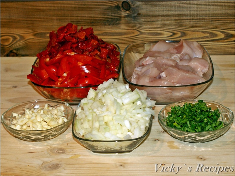 Papricas de pui cu galuste de faina