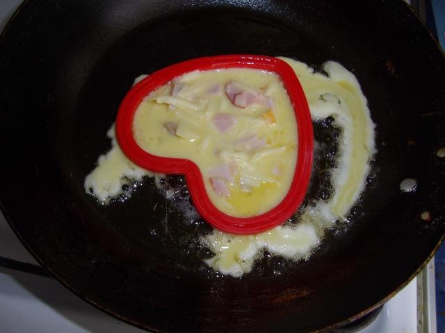 Sandvis cu ou si branza