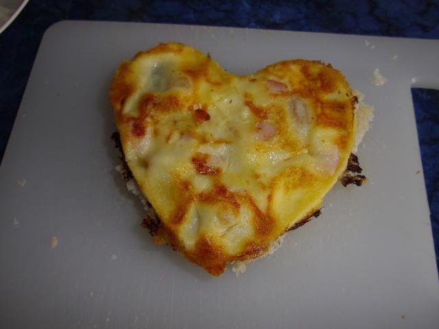 Sandvis cu ou si branza