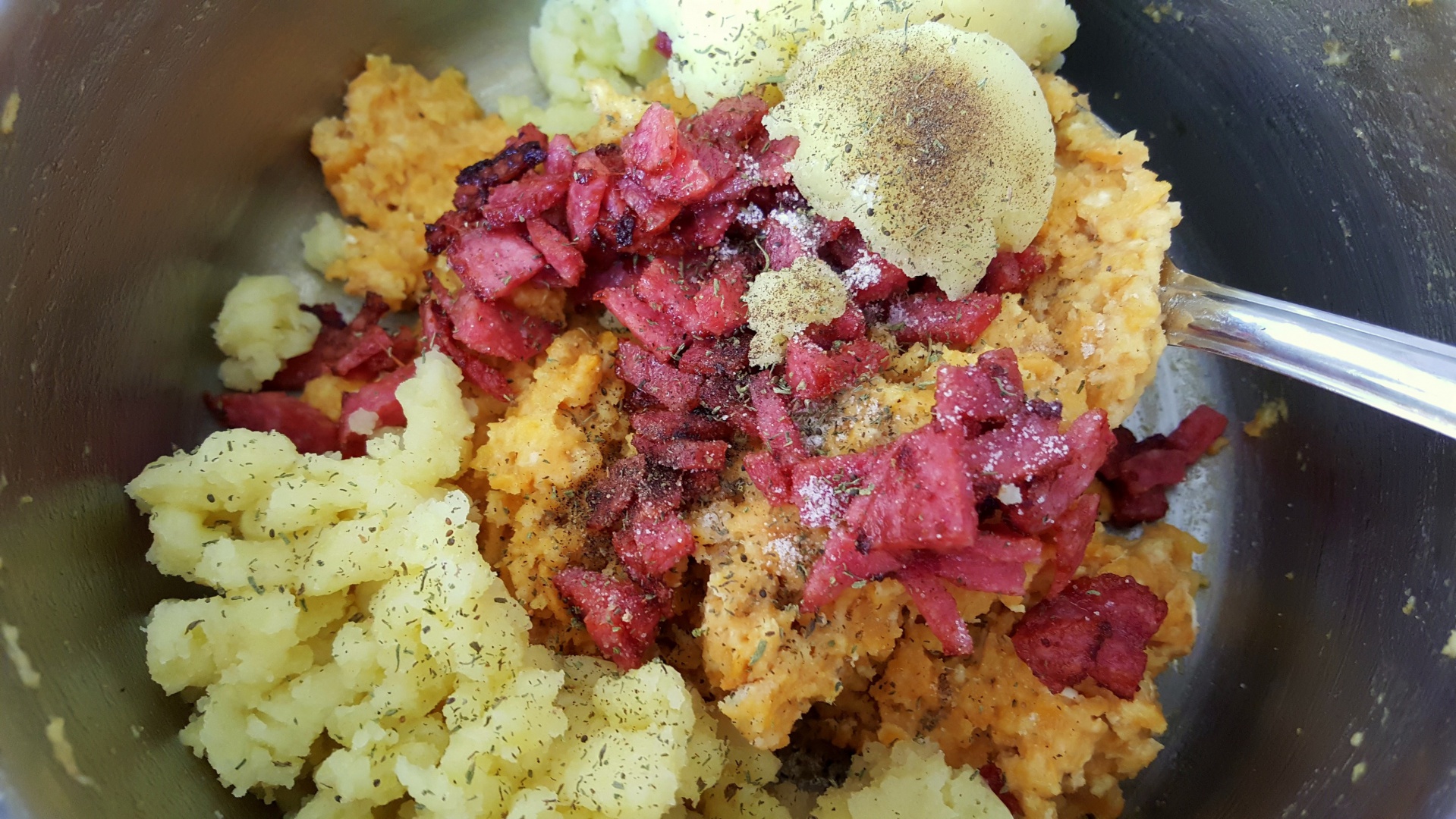 Fursecuri cu cartofi si cascaval